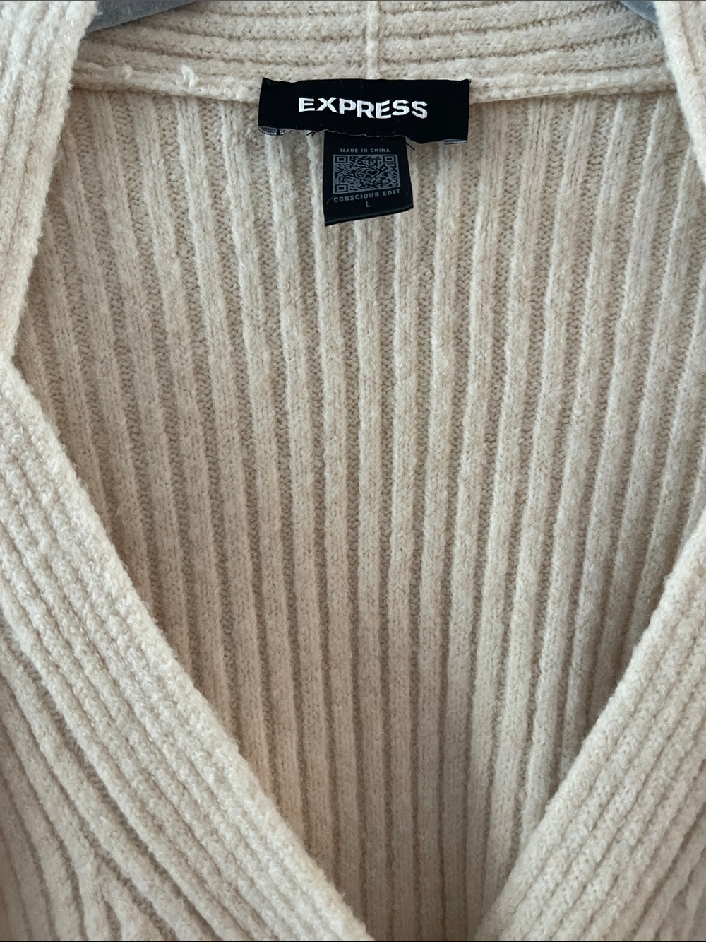 Express Women's Beige Ribbed V-Neck Button Cardigan - Picture 2 of 6
